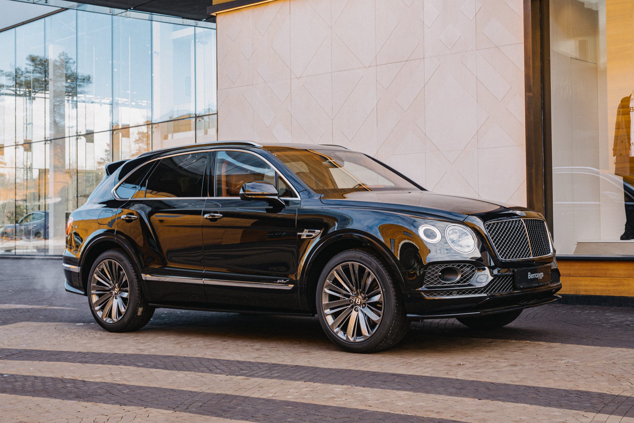 ВАШЕ ПРЕИМУЩЕСТВО НА BENTLEY BENTAYGA - изображение POLO8107-min-scaled на luxuryselection.ru!