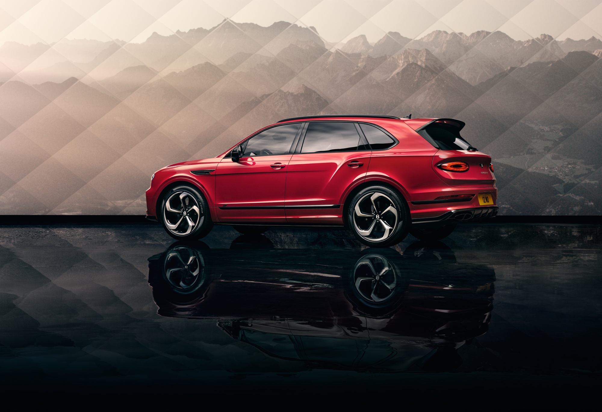 BENTAYGA S - изображение jpeg-Imagery_Bentayga-S_Bentayga-S-Exterior-Rear-3-4-3-1 на luxuryselection.ru!