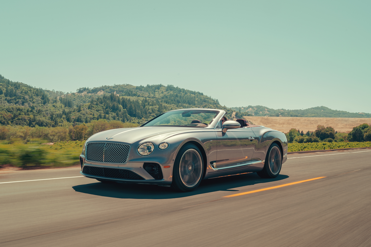 Continental GTC V8 - изображение jpeg-Imagery_Continental-GT-V8-Convertible_21MY_Continental-GTC-V8-Silver-Tempest-with-Cricket-Ball-Interior-2 на luxuryselection.ru!
