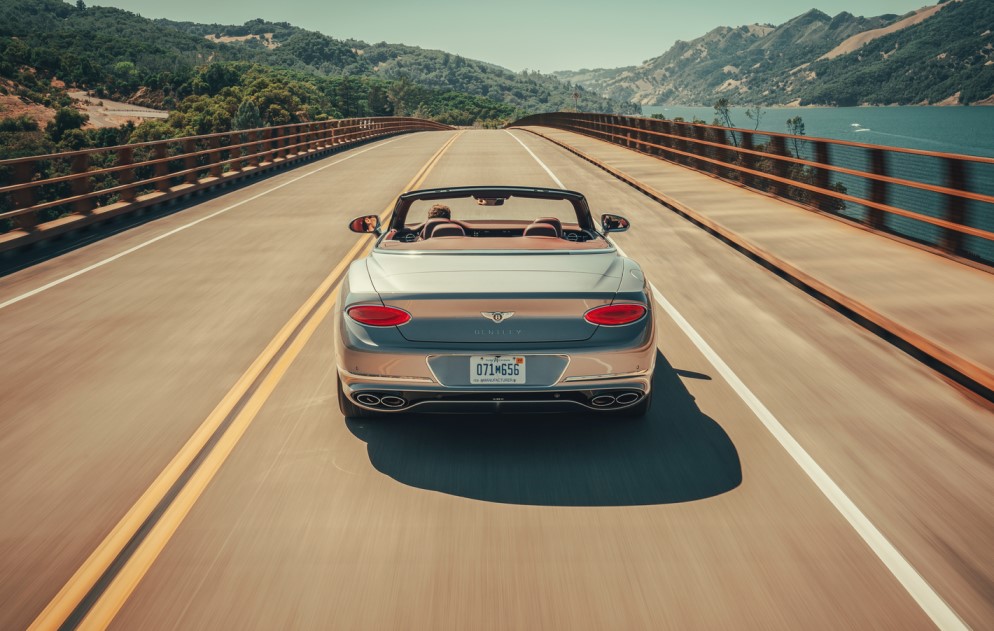 Continental GTC V8 - изображение jpeg-Imagery_Continental-GT-V8-Convertible_21MY_Continental-GTC-V8-Silver-Tempest-with-Cricket-Ball-Interior-3 на luxuryselection.ru!