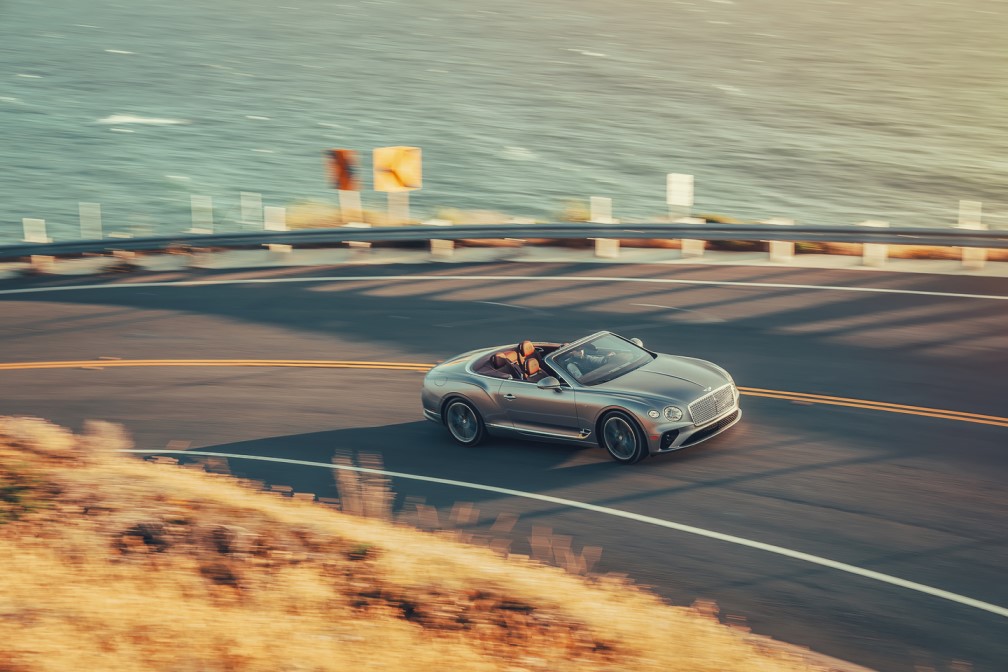 Continental GTC V8 - изображение jpeg-Imagery_Continental-GT-V8-Convertible_21MY_Continental-GTC-V8-Silver-Tempest-with-Cricket-Ball-Interior на luxuryselection.ru!