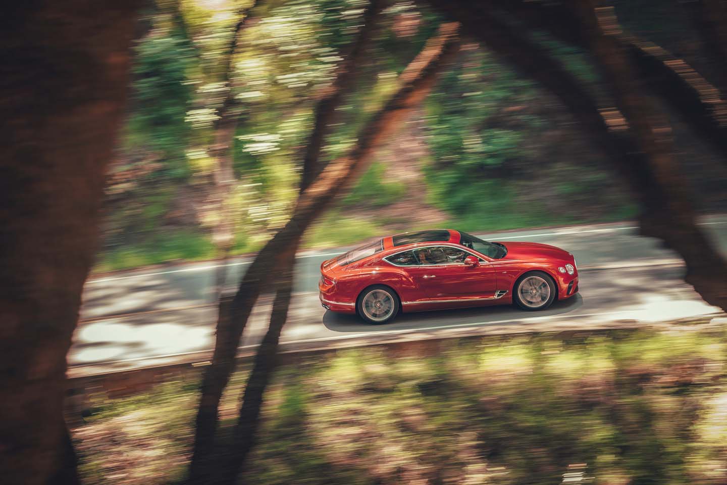 Continental GT V8 - изображение jpeg-Imagery_Continental-GT-V8_21MY_Continental-GT-V8-Dragon-Red-1 на luxuryselection.ru!