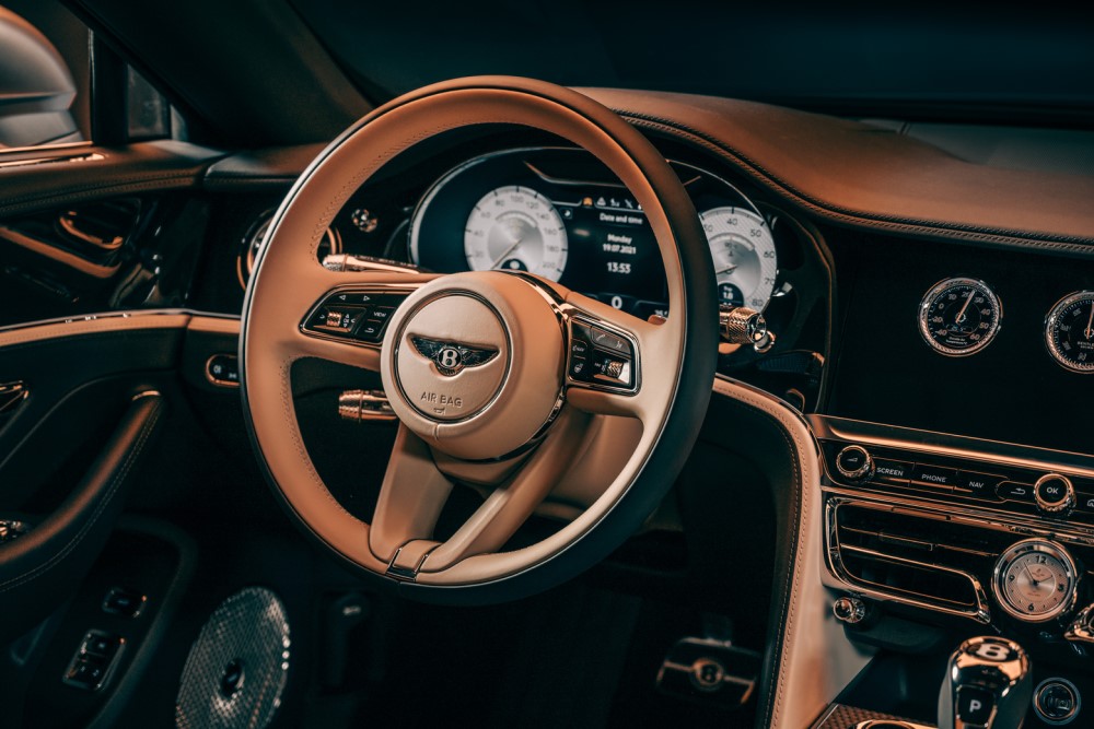 BENTLEY FLYING SPUR MULLINER - изображение jpeg-Imagery_Flying-Spur-Mulliner_Flying-Spur-W12-Mulliner-Front-Cabin-1 на luxuryselection.ru!