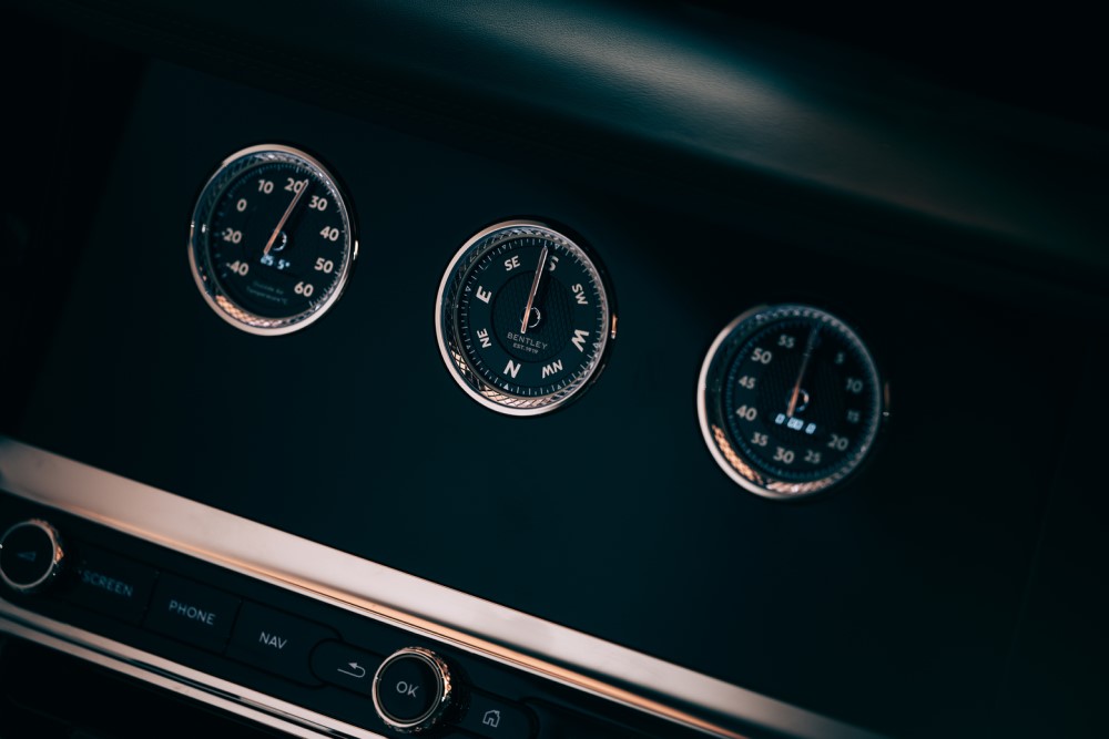 BENTLEY FLYING SPUR MULLINER - изображение jpeg-Imagery_Flying-Spur-Mulliner_Flying-Spur-W12-Mulliner-Rotating-Display на luxuryselection.ru!