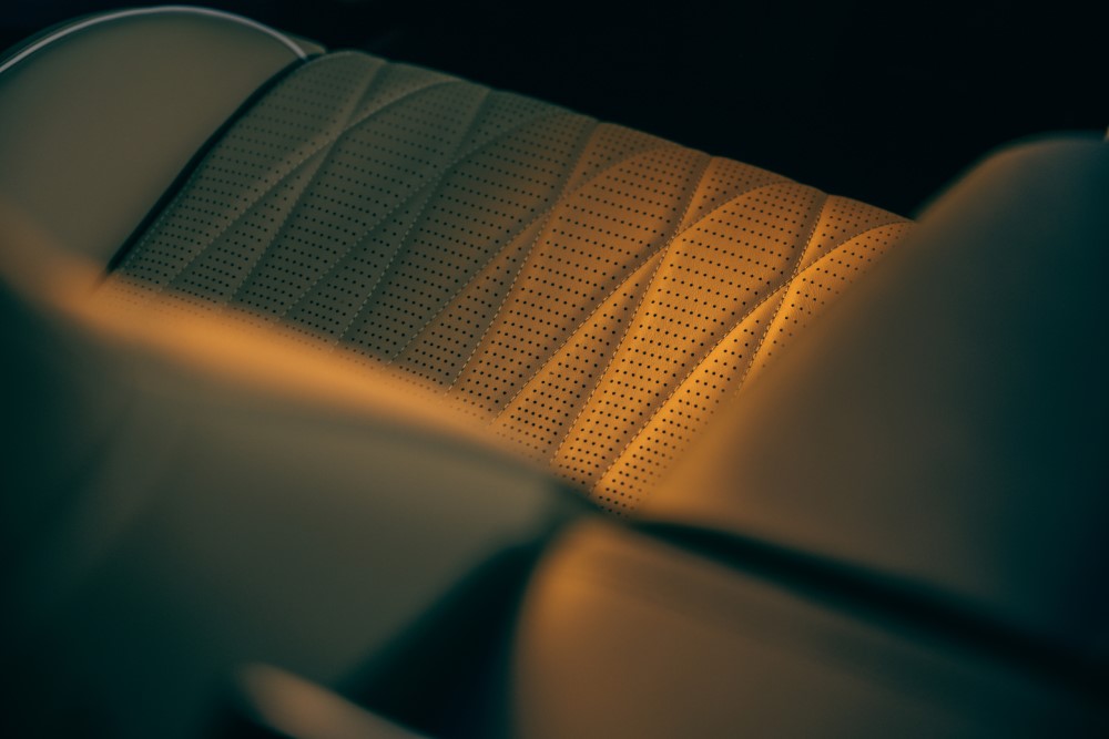 BENTLEY FLYING SPUR MULLINER - изображение jpeg-Imagery_Flying-Spur-Mulliner_Flying-Spur-W12-Mulliner-Seat-detail-1 на luxuryselection.ru!