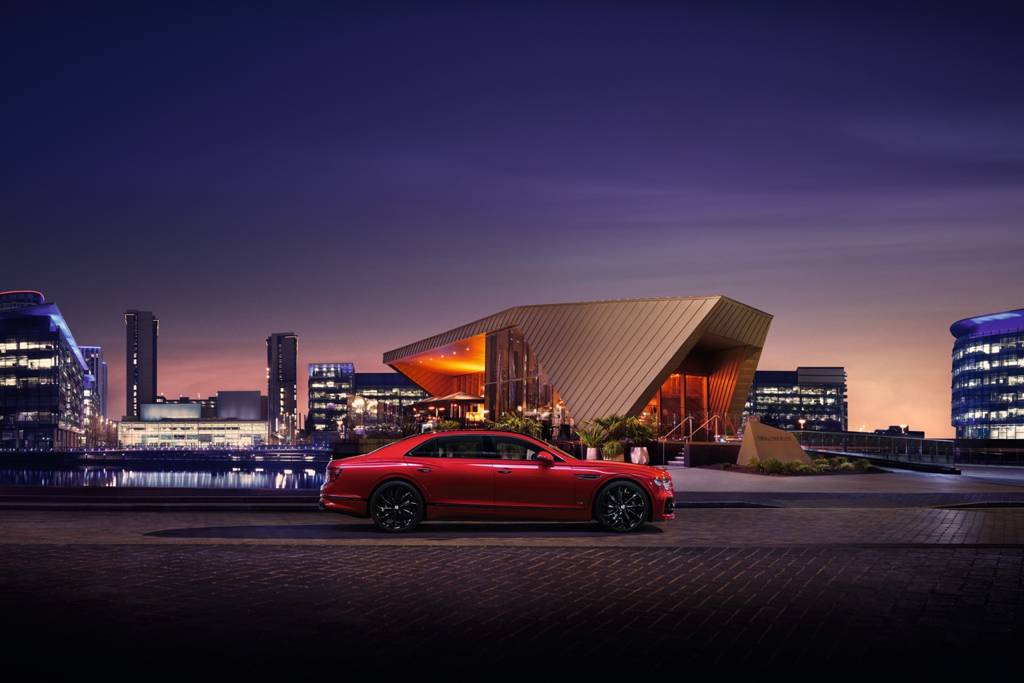 Flying Spur V8 - изображение jpeg-Imagery_Flying-Spur-V8_21MY_Flying-Spur-21MY-V8-Launch-Image-Side-Profile на luxuryselection.ru!