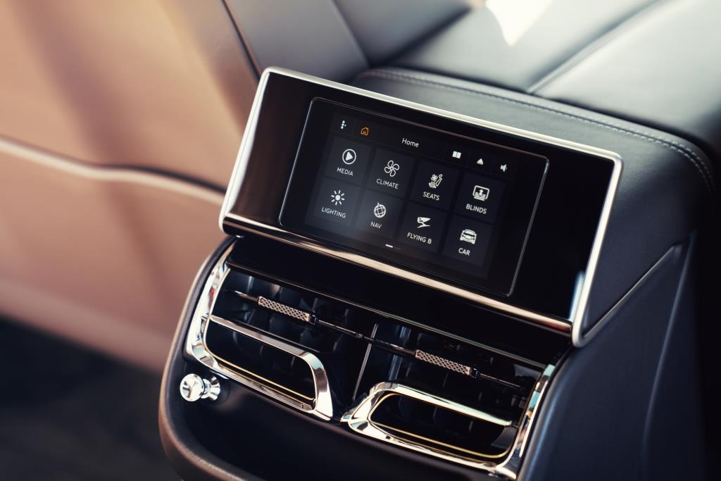 НОВЫЙ FLYING SPUR V8 - изображение jpeg-Imagery_Flying-Spur-V8_21MY_Flying-Spur-V8-Touch-Screen-Remote-TSR-1 на luxuryselection.ru!