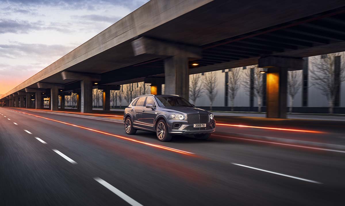ВСТРЕЧАЙТЕ НОВЫЙ BENTLEY BENTAYGA - изображение slider-2-1 на luxuryselection.ru!