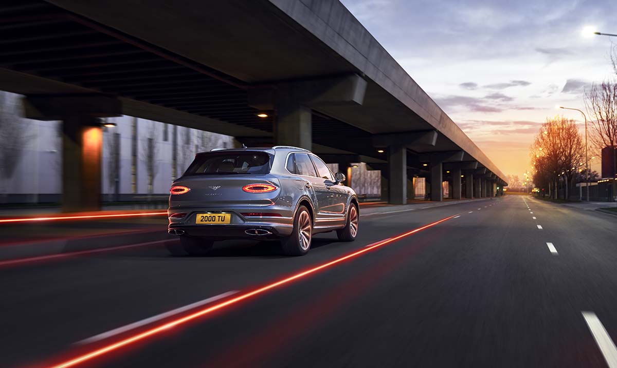 ВСТРЕЧАЙТЕ НОВЫЙ BENTLEY BENTAYGA - изображение slider-2-2 на luxuryselection.ru!