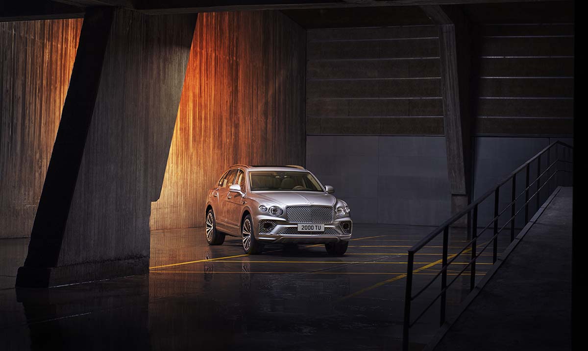 ВСТРЕЧАЙТЕ НОВЫЙ BENTLEY BENTAYGA - изображение slider-2-5 на luxuryselection.ru!