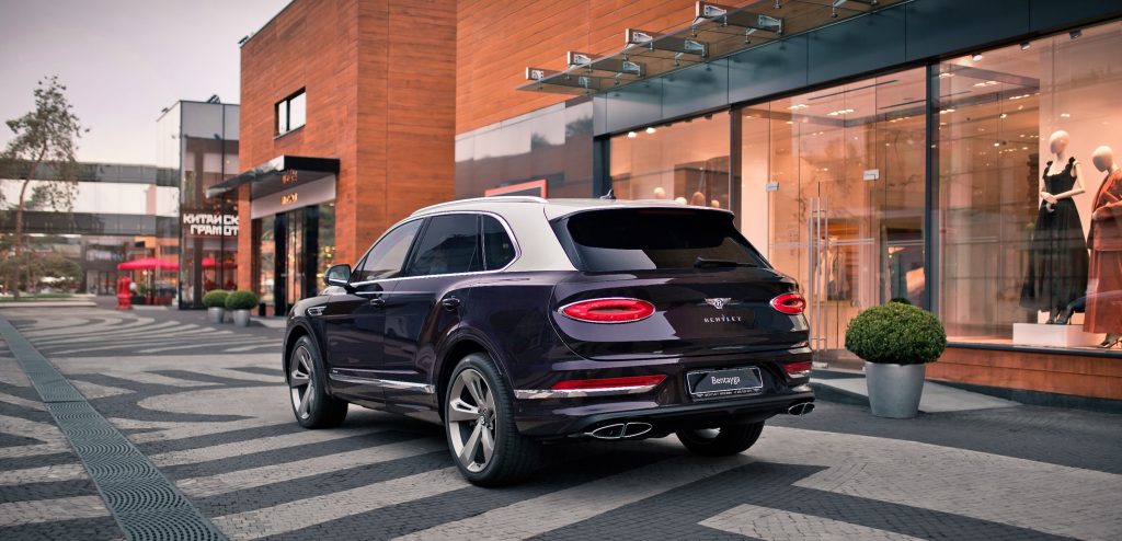 BENTLEY BENTAYGA V8 AZURE SILVER STORM OVER DAMSON - изображение Рисунок2-5-1024x494 на luxuryselection.ru!