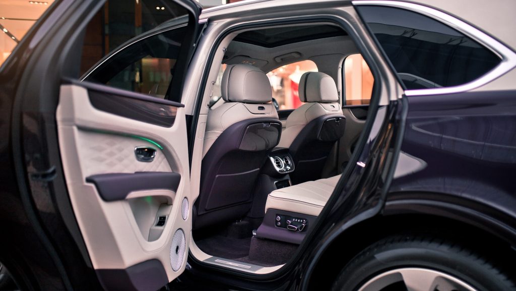 BENTLEY BENTAYGA V8 AZURE SILVER STORM OVER DAMSON - изображение Рисунок6-6-1024x577 на luxuryselection.ru!